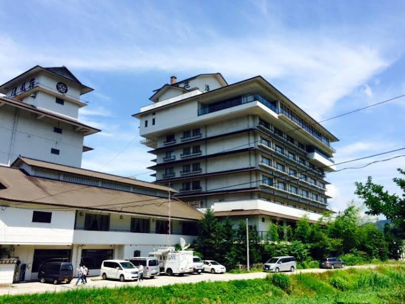 ホテル清風苑 新発田市 エクステリア 写真